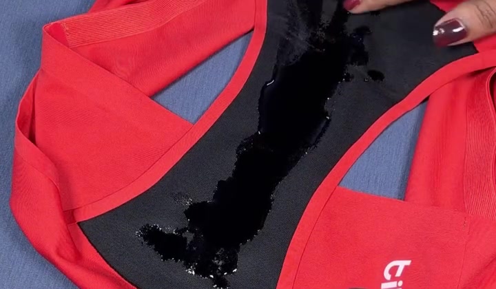 Liquid spreading across the absorbent gusset